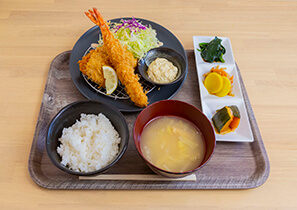 ミックスフライ定食大エビ・ヒレ・カニコロ