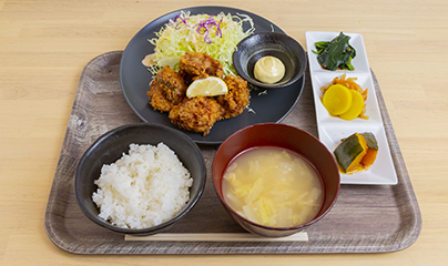 鶏の唐揚げ定食