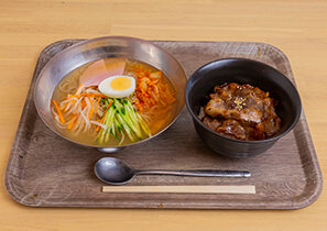 本場韓国の味冷麺 キムチ付き